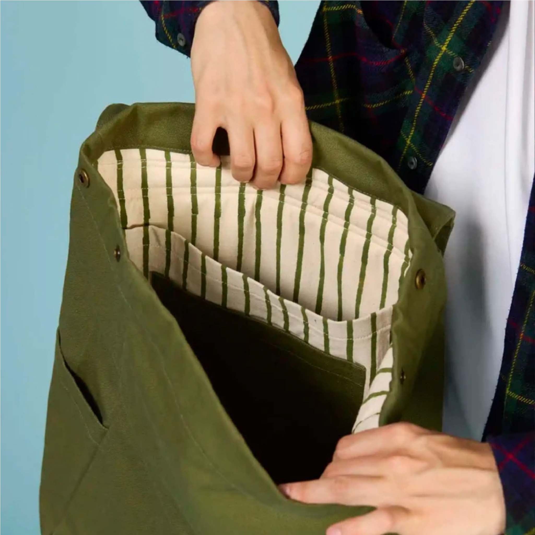 Guillaume Organic Cotton Canvas Backpack in Olive Green